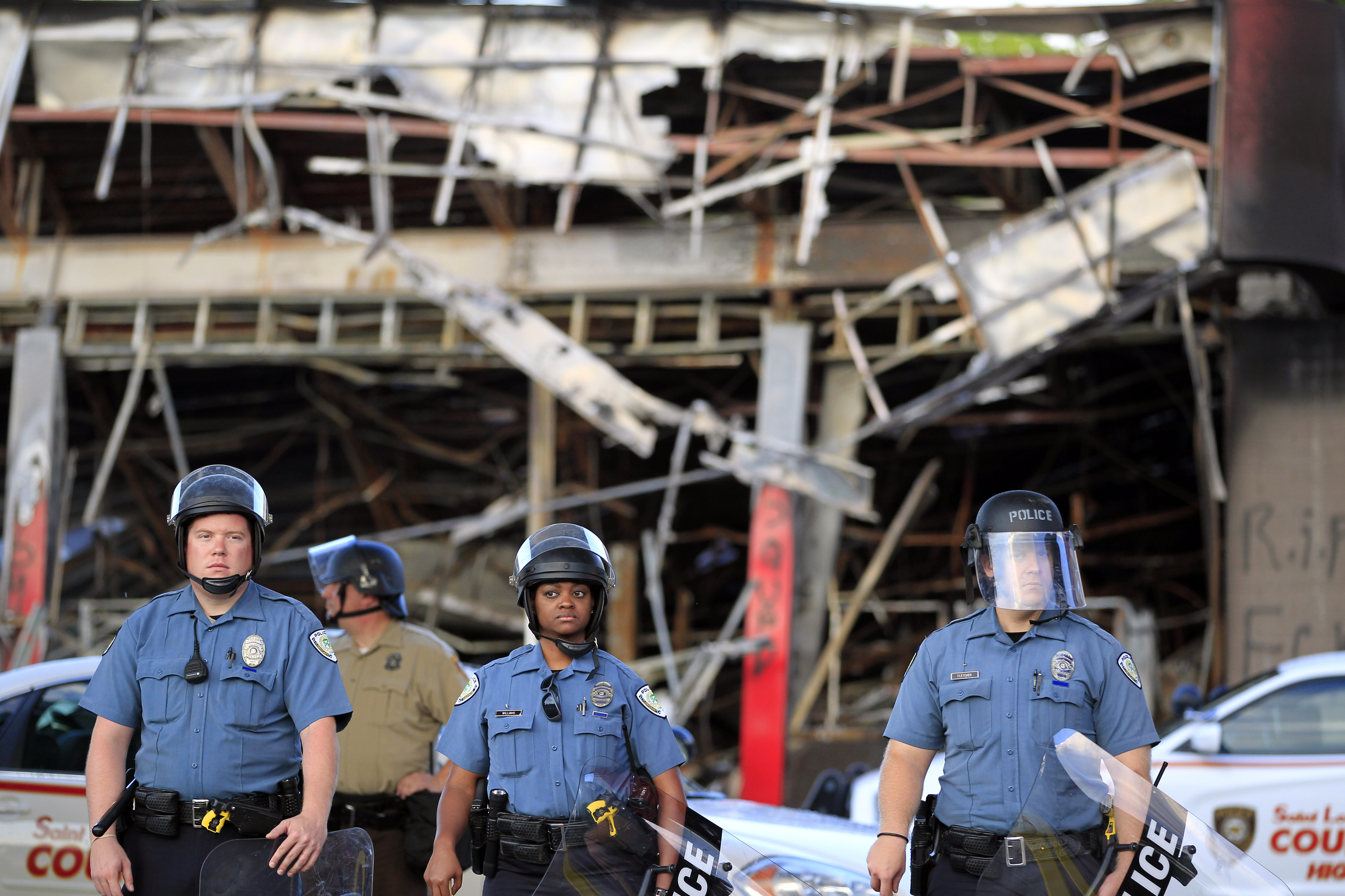 ΗΠΑ: Αρχίζει ευρεία έρευνα για την αστυνομία του Φέργκιουσον