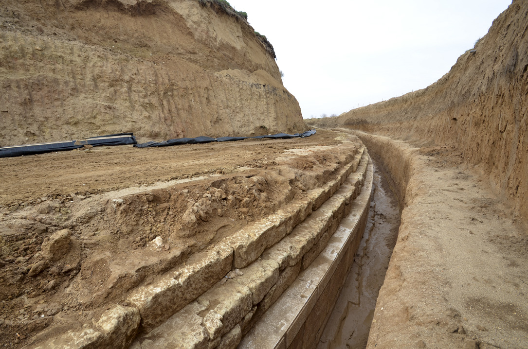 Samaras visits archeological dig site in Ancient Amphipolis
