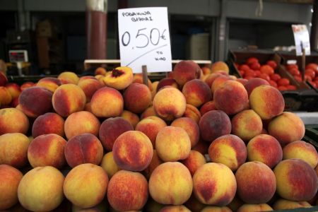 Πτώση έως και 50% στη τιμή του ροδάκινου – Αγωνιούν οι παραγωγοί