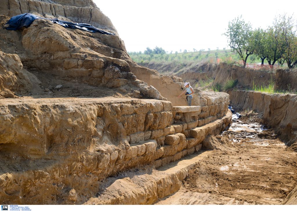 Τεράστιο ενδιαφέρον του διεθνούς Τύπου για τον Τύμβο της Αμφίπολης – Ενισχύεται η αστυνομική φύλαξη στο χώρο της ανασκαφής