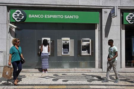 Reuters: Aντικείμενο νέας έρευνας η τράπεζα Espirito Santo