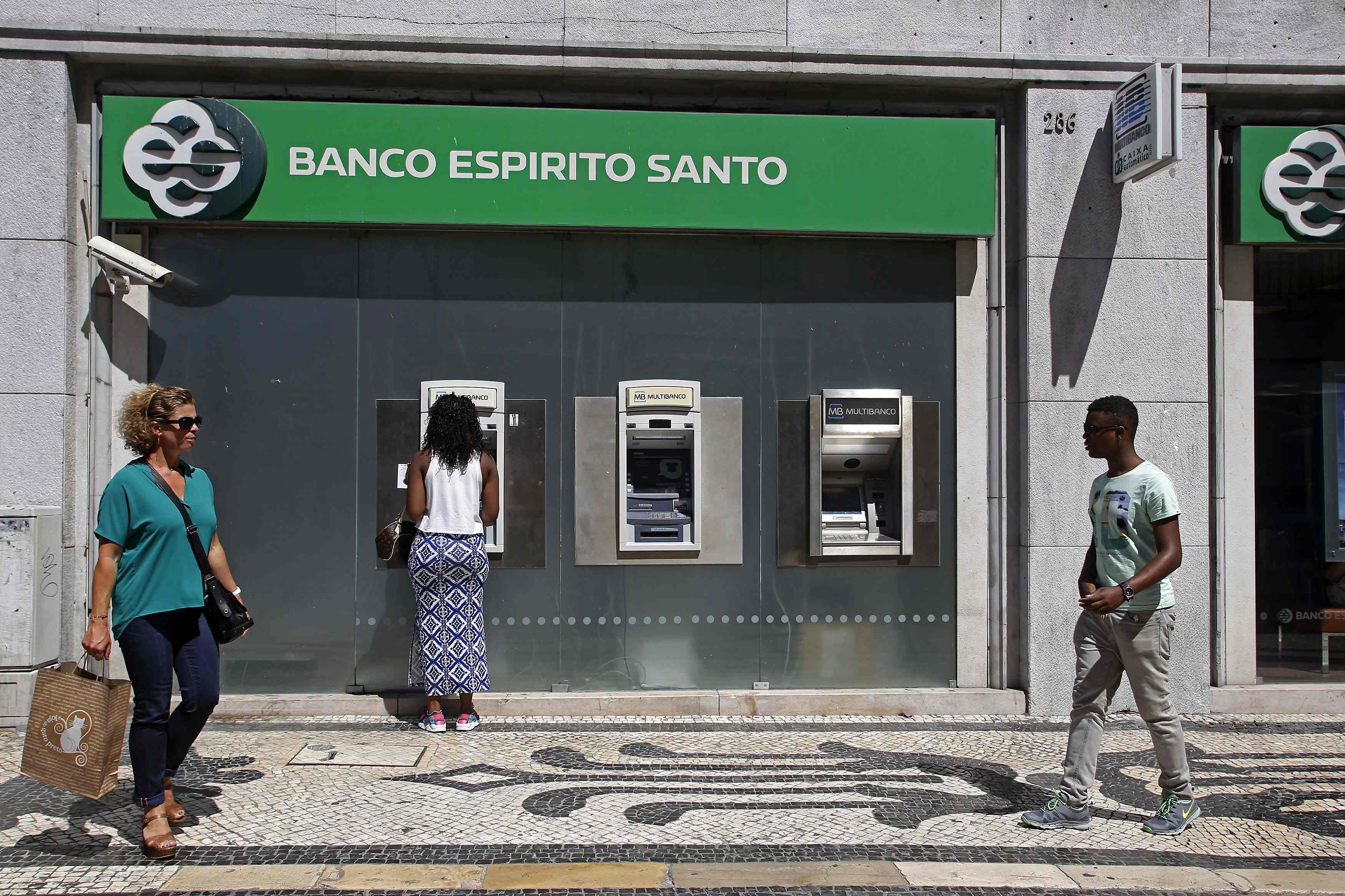 Reuters: Aντικείμενο νέας έρευνας η τράπεζα Espirito Santo