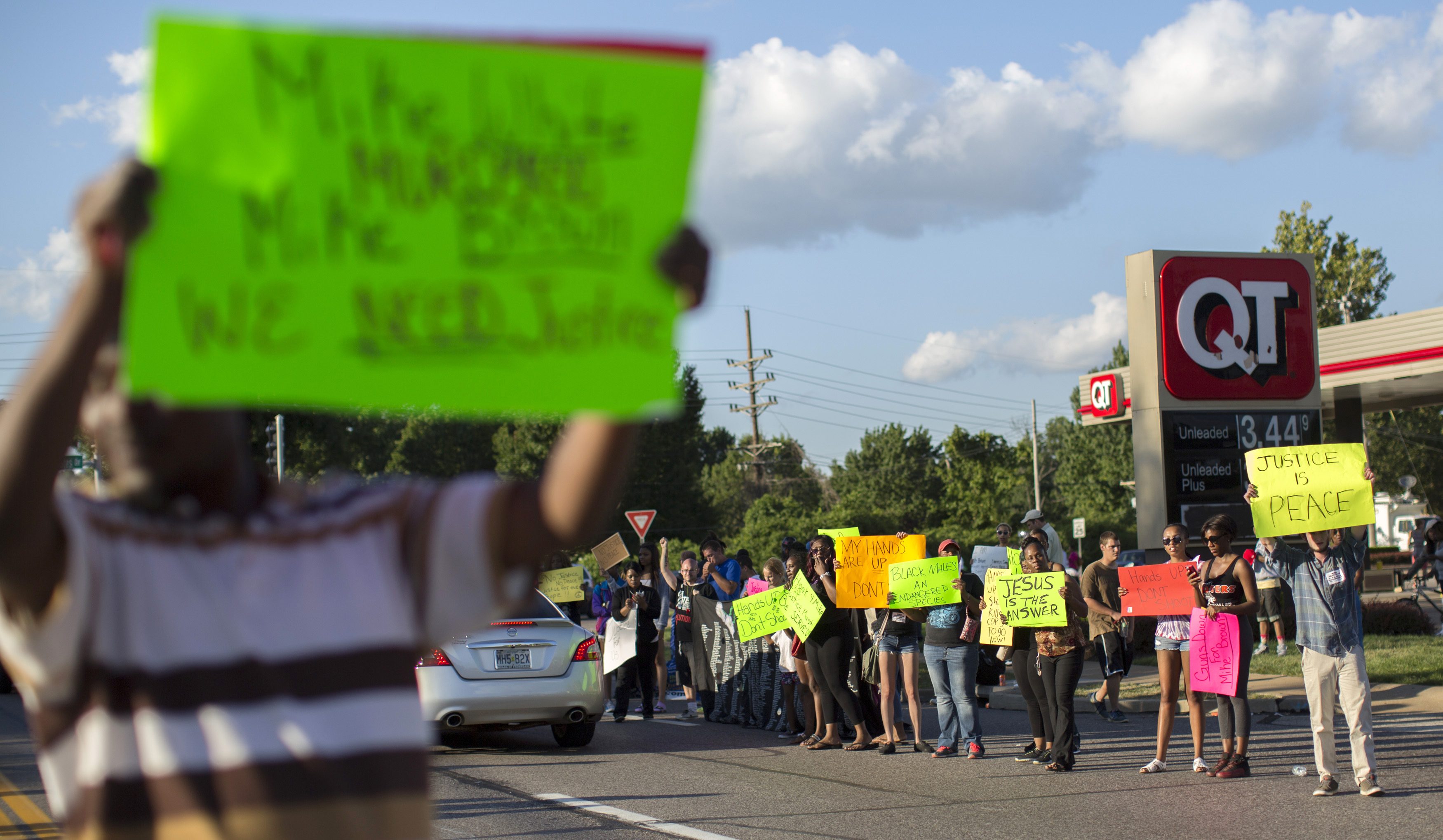 Αυτοσυγκράτηση ζητά ο Ομπάμα για το θάνατο εφήβου από αστυνομικά πυρά