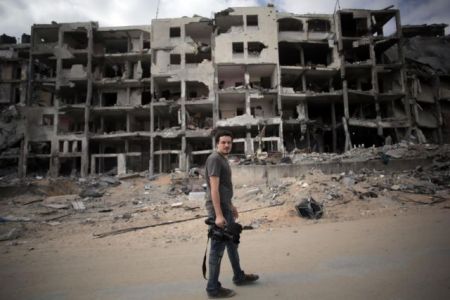 Τεταμένη εκεχειρία με αεροπορικές επιδρομές στη Γάζα