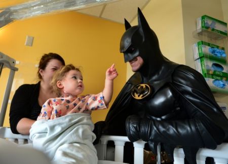 Νεκρός σε τροχαίο ο «Μπάτμαν» που επισκεπτόταν παιδιά σε νοσοκομεία