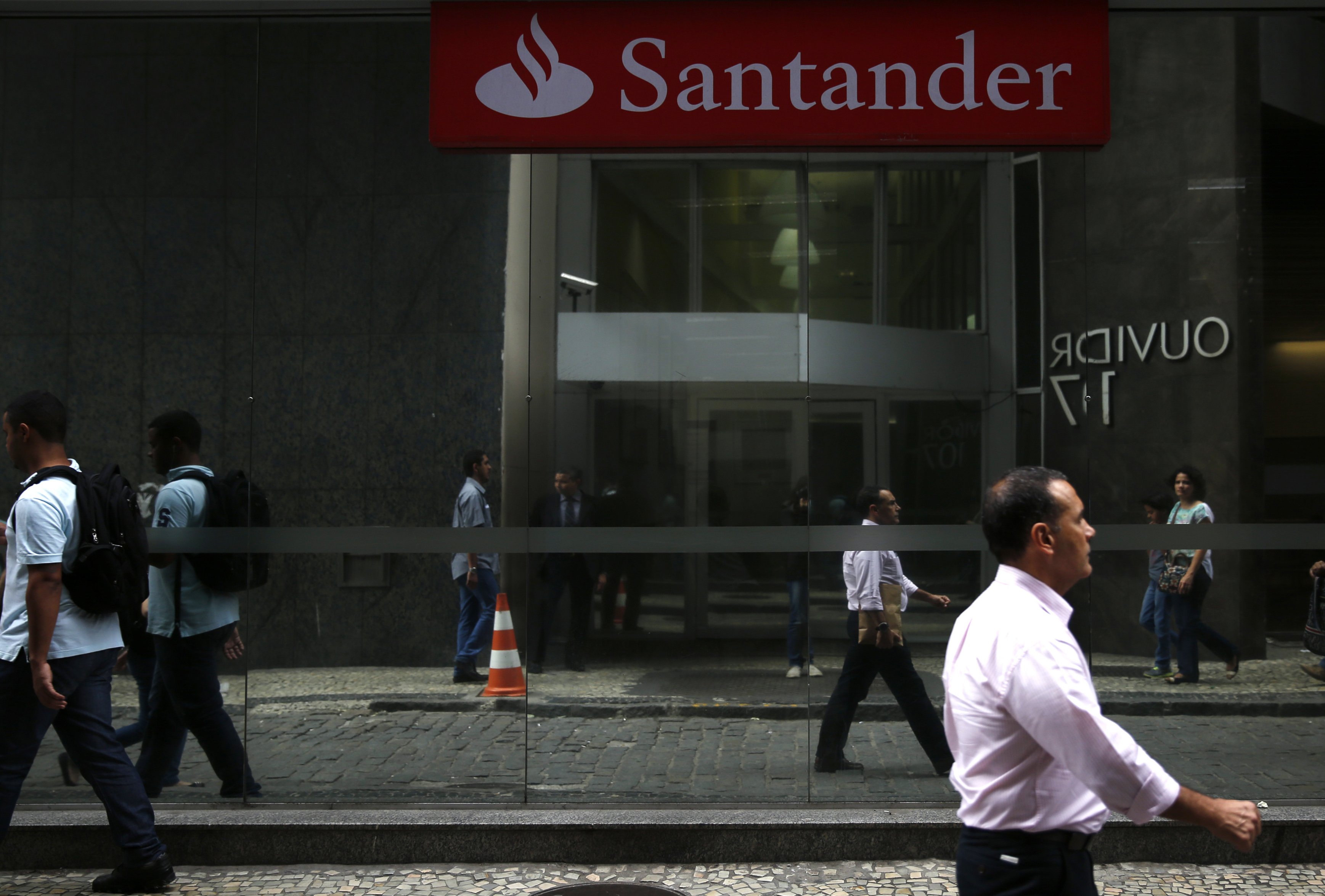 Πέθανε ο πρόεδρος της ισπανικής Banco Santander