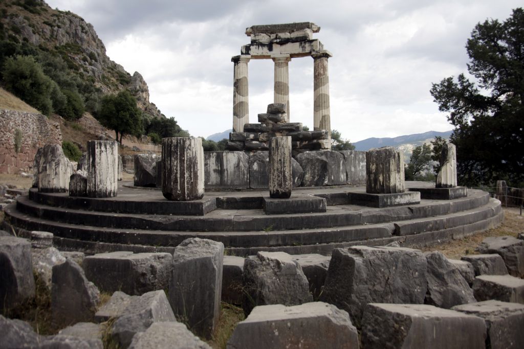 Ο «ομφαλός» των Δελφών