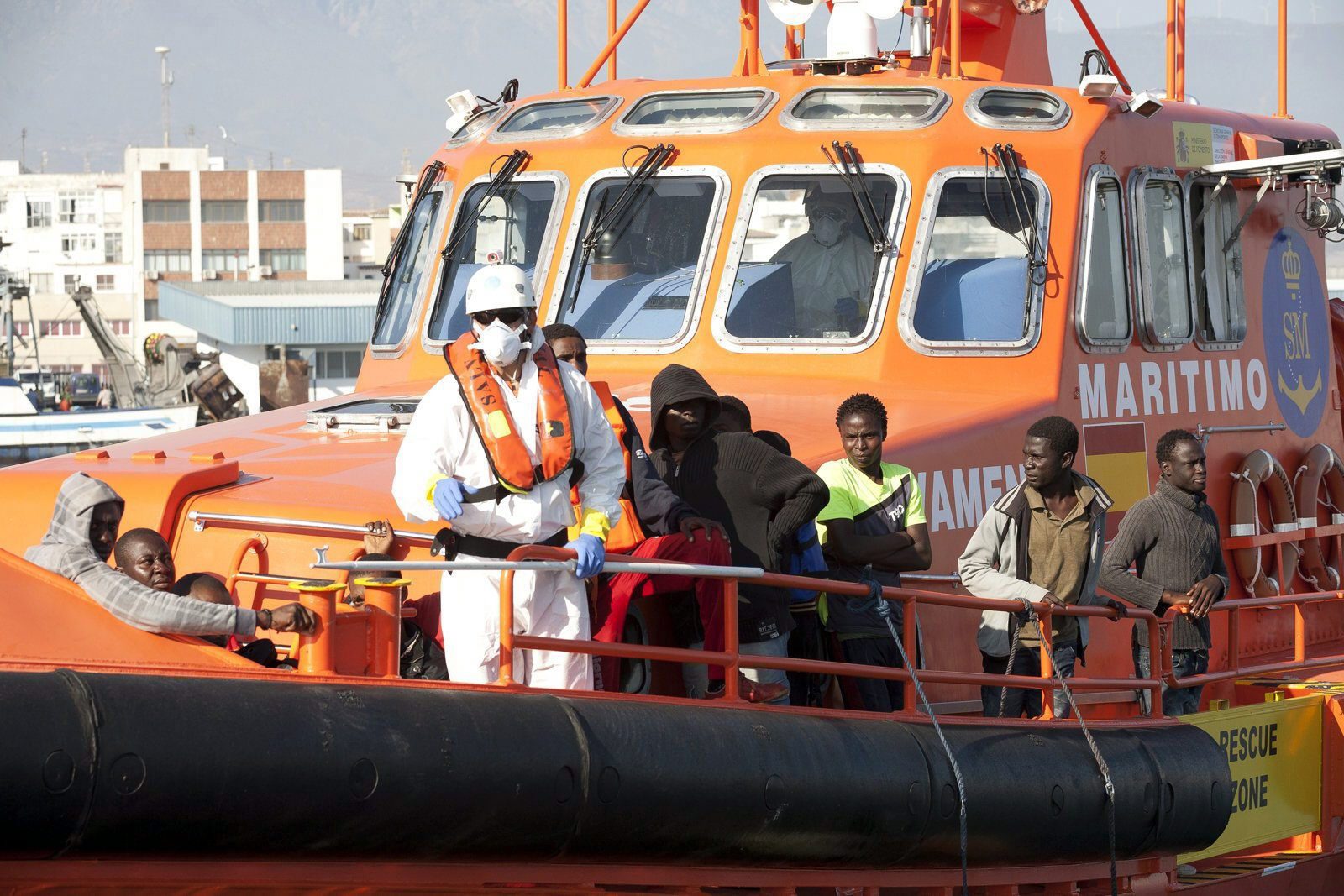 Η ΕΕ αναλαμβάνει τη διαχείριση της μεταναστευτικής κρίσης στη Μεσόγειο