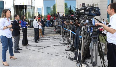 Πώς οι ξένοι δημοσιογράφοι βαφτίζονται «κατάσκοποι»