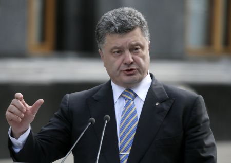 Ρωσόφιλο ροκ συγκρότημα χλευάζει τον Ποροσένκο (βίντεο)