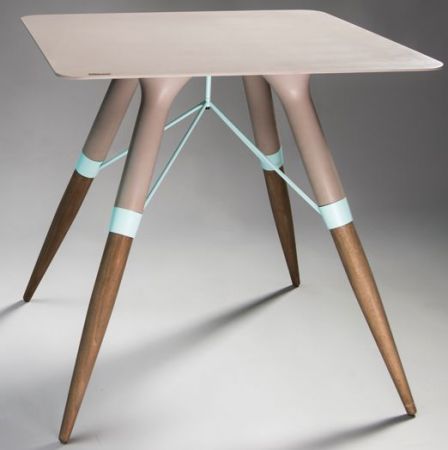 Table T: ένα ρετρό τραπέζι από το μέλλον