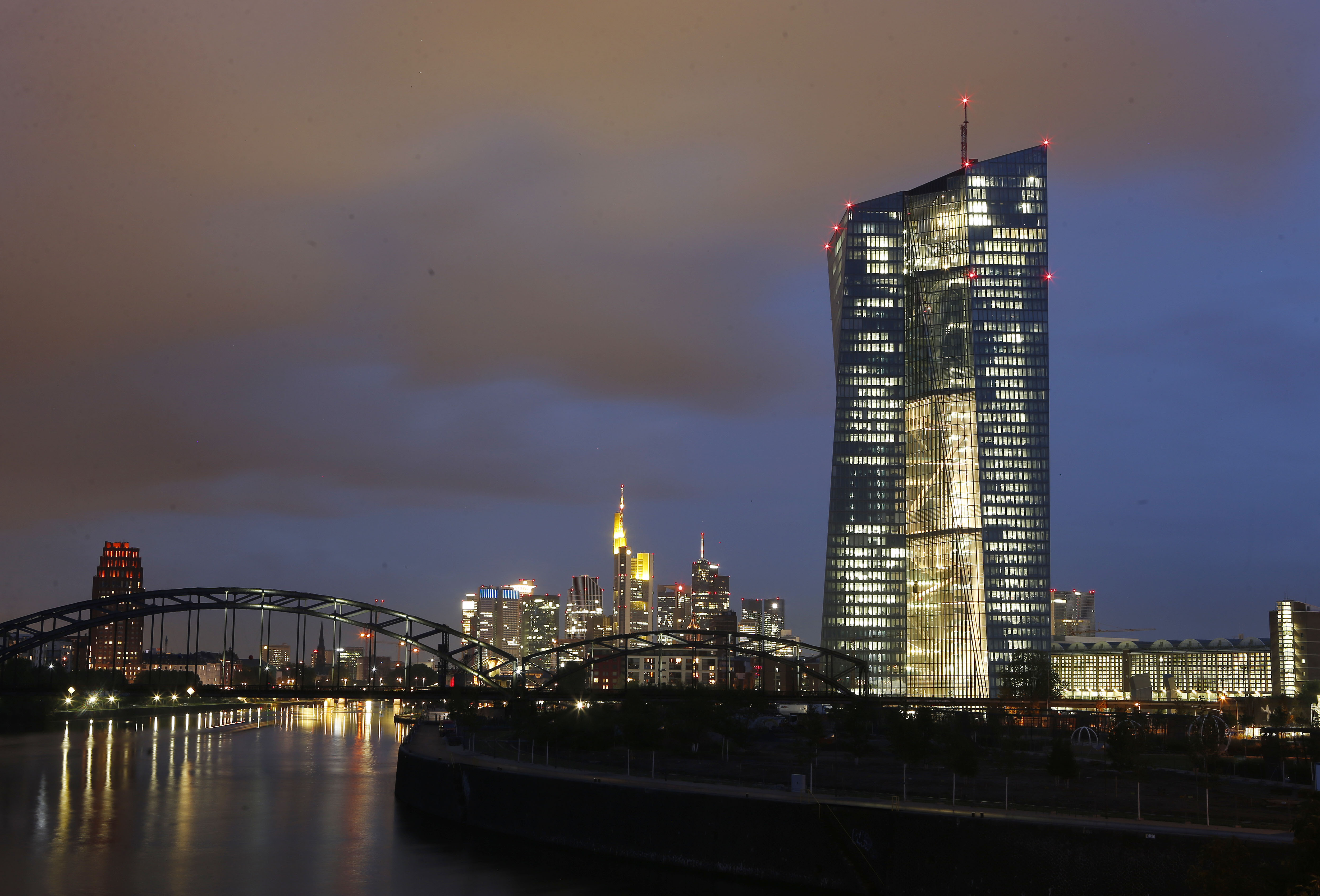 Η ΕΚΤ συζητά για πρόγραμμα ποσοτικής χαλάρωσης €500 δισ.