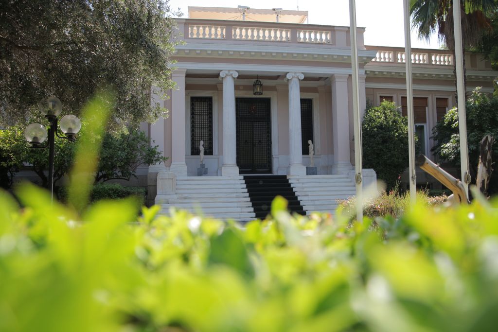 Μαξίμου: Σύσκεψη εν όψει διαπραγμάτευσης με την τρόικα