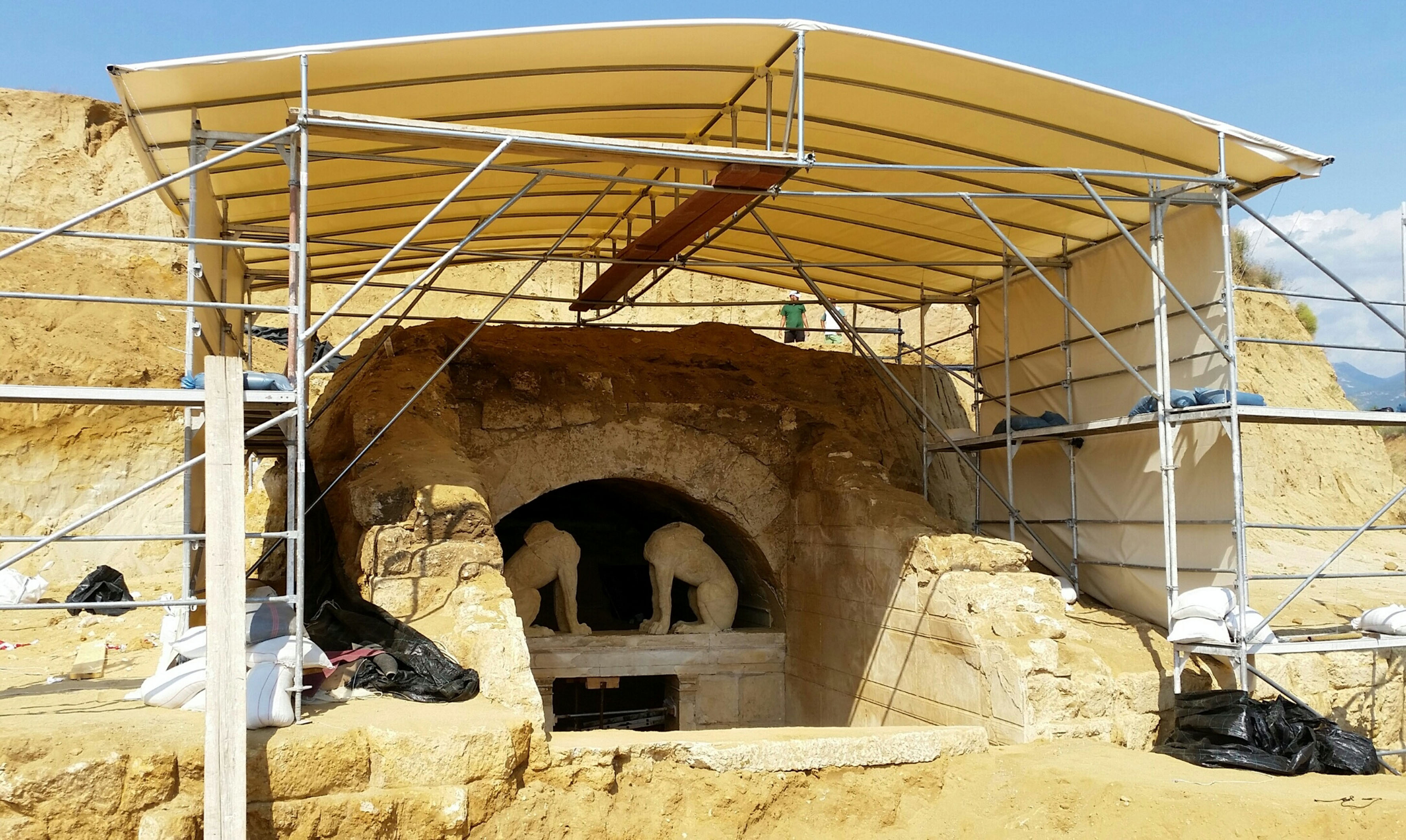 «Η ελπίδα μας παραμένει ασύλητη» – Πως προχωρά η ανασκαφή στην Αμφίπολη