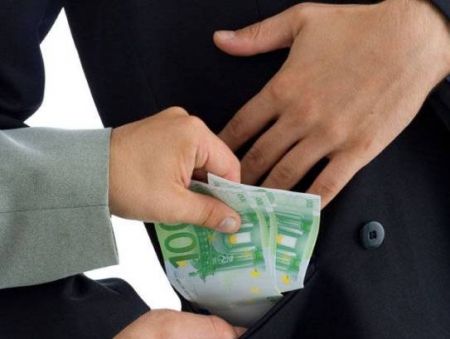 Καρδίτσα: Συνελήφθη για εκβίαση υπάλληλος Περιφερειακής Ενότητας