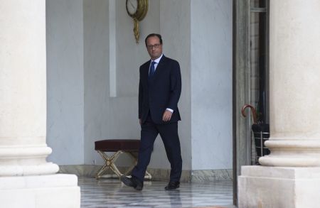 Διεξαγωγή Συνόδου Κορυφής για την ανάπτυξη ζητά ο Ολάντ