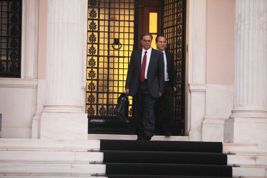 Σκληρή η στάση της τρόικας στις «δίδυμες» τηλεδιασκέψεις