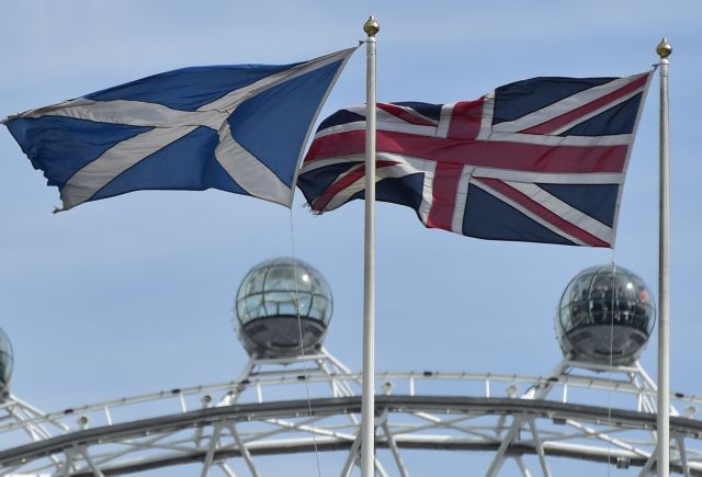 Στη Σκωτία εκτάκτως βρετανοί πολιτικοί αρχηγοί για να ανατρέψουν το ρεύμα υπέρ της ανεξαρτησίας