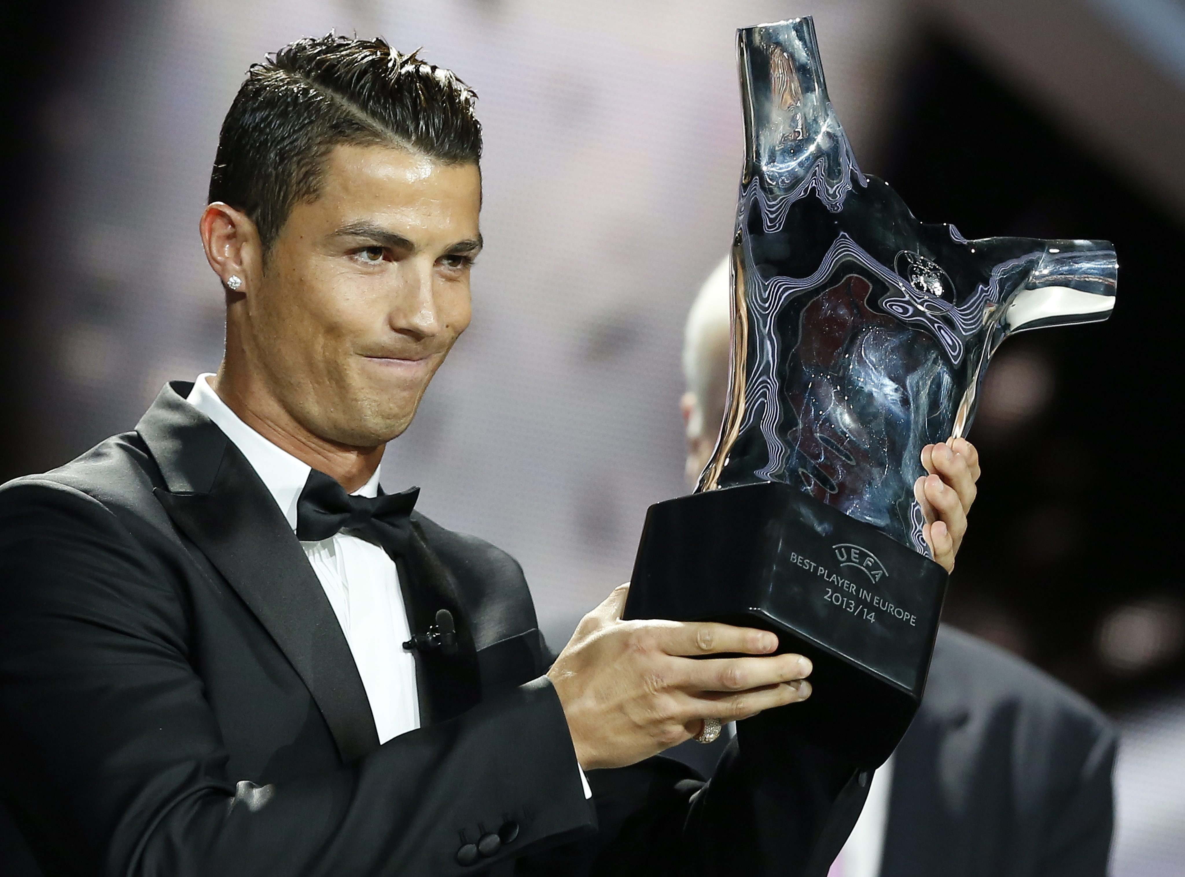 Ρονάλντο: Καλύτερος παίχτης της UEFA για την σεζόν 2013-14
