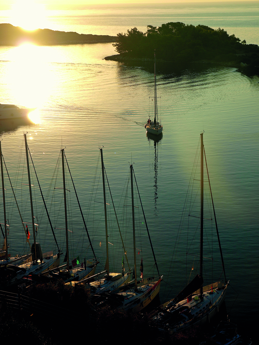 Παξοί: Μικρού Ιονίου αγκαλιά