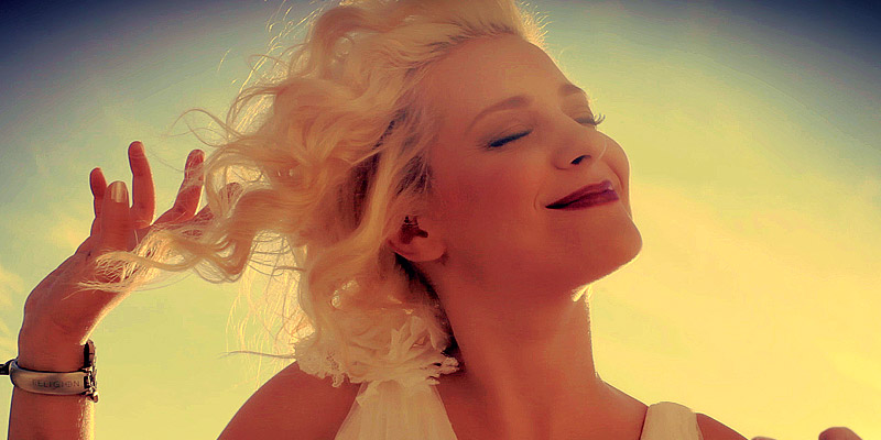 Η Νατάσσα Μποφίλιου «Αυτοπροσώπως» στον Νίκο Θρασυβούλου