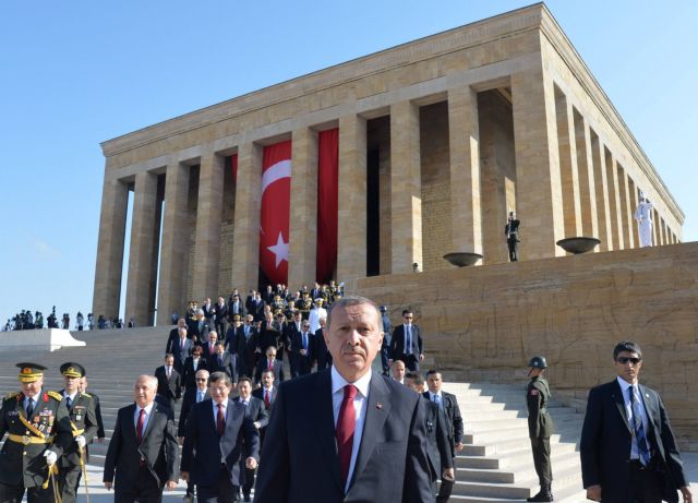 Δεν εμπιστεύονται την κυβέρνηση και τους θεσμούς οι Τούρκοι