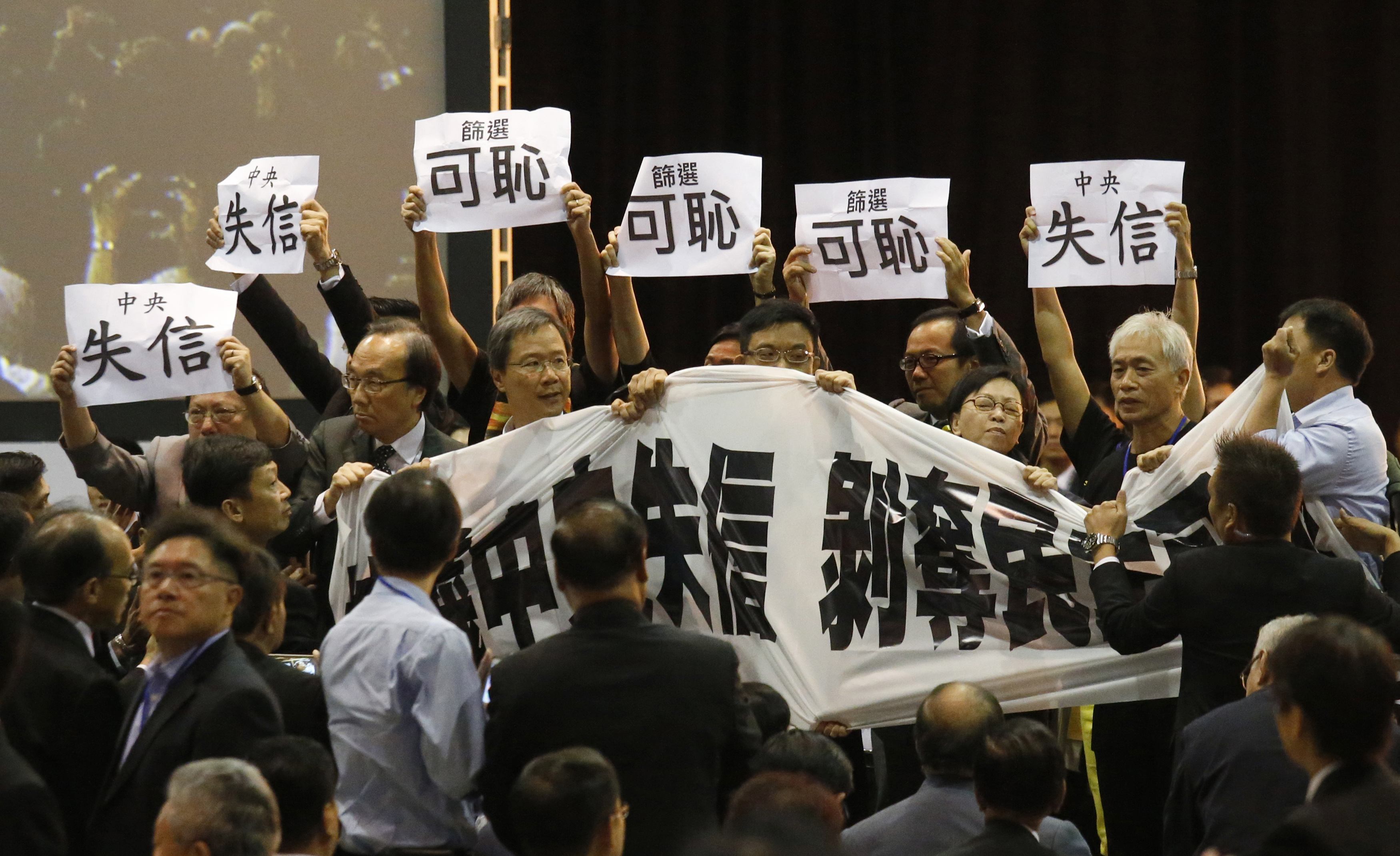 Χονγκ Κονγκ: Εξοργίζει το μπλόκο της Κίνας σε εκλογικές υποψηφιότητες