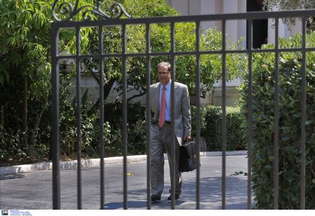 Σε τεντωμένο σχοινί η κυβέρνηση μεταξύ φοροελαφρύνσεων-δανειστών