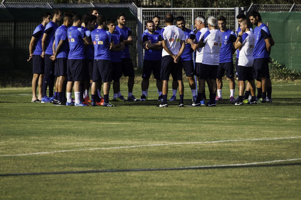 Προκριματικά Euro 2016: Η Ελλάδα επέστρεψε στα πέτρινα χρόνια της δεκαετίας του ’90 μετά την ήττα από τη Β. Ιρλανδία