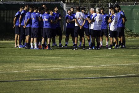 Προκριματικά Euro 2016: Η Ελλάδα επέστρεψε στα πέτρινα χρόνια της δεκαετίας του ’90 μετά την ήττα από τη Β. Ιρλανδία