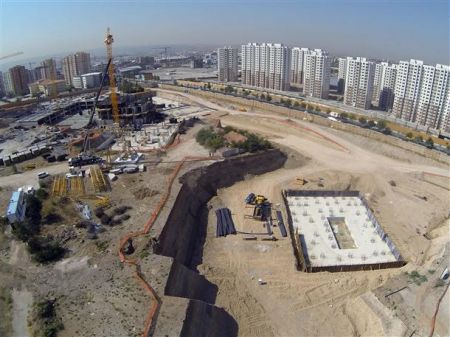 Αγκυρα: Ιδιοκτήτης μονοκατοικίας αντιστέκεται σε τεράστιο εργοτάξιο