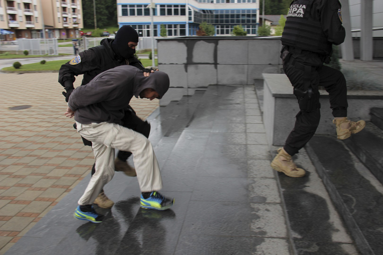 Βοσνία: Σύλληψη 17 ατόμων με την κατηγορία της τρομοκρατίας