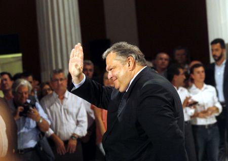 Βενιζέλος: Η «ευτέλεια των κλακαδόρων» δεν ανήκει στην δημοκρατική παράταξη