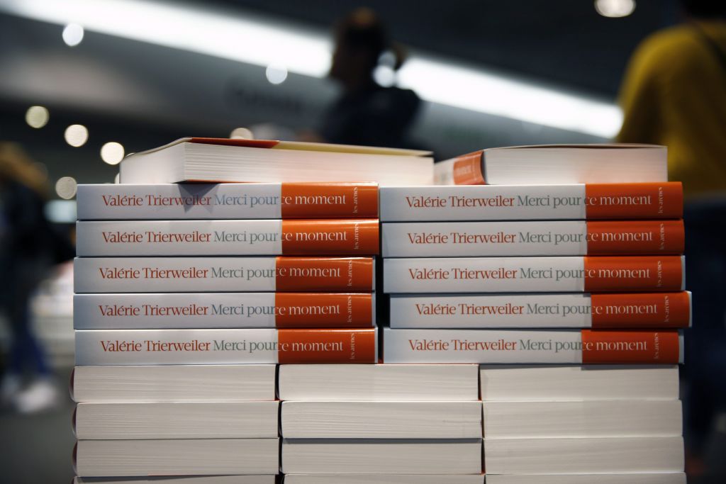 Εκατομμυριούχος η Βαλερί Τριερβελέρ χάρις στο βιβλίο για τον Ολάντ