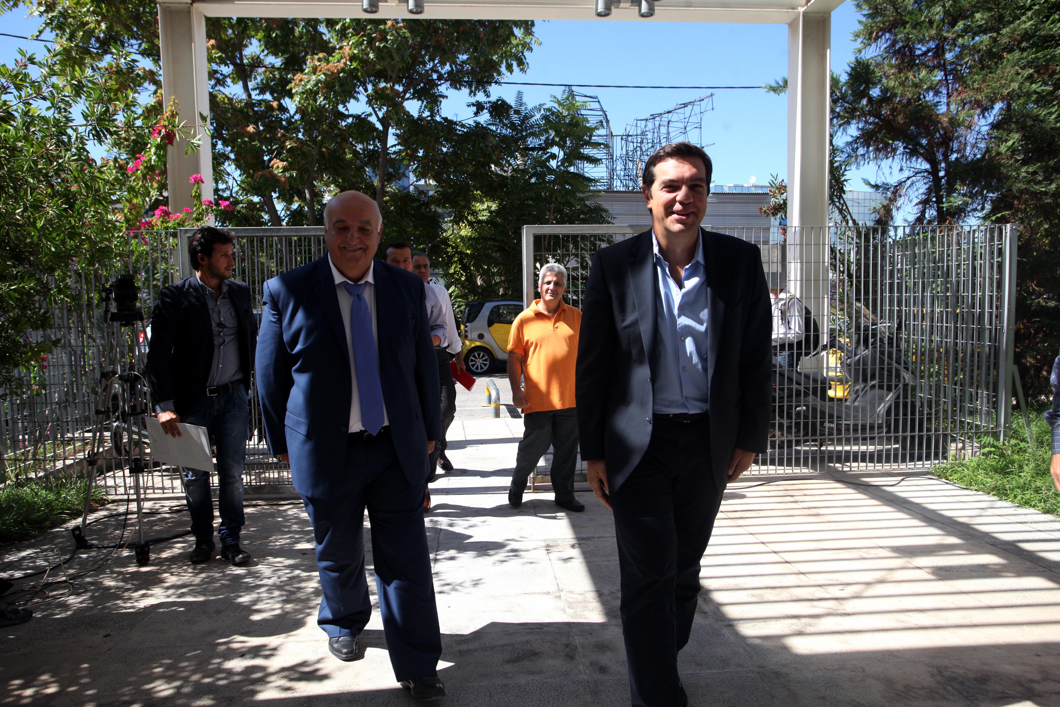 ΣΥΡΙΖΑ: Σκάνδαλο ύψους 15 δισ. ευρώ η φοροδιαφυγή – Επίσκεψη στο ΣΔΟΕ