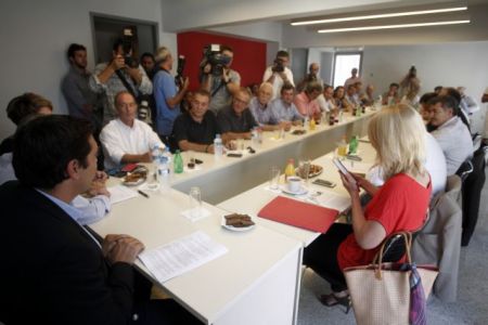 Τσίπρας:Συνάντηση με περιφερειάρχες, δημάρχους του ΣΥΡΙΖΑ