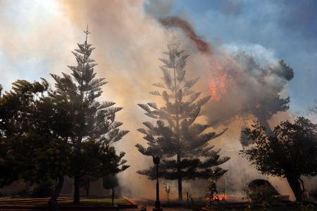 Yπό μερικό έλεγχο οι δύο πυρκαγιές στην Κερατέα