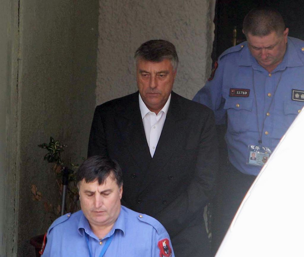 Εξελίξεις στην Αλβανία μετά την σύλληψη του κεντρικού τραπεζίτη