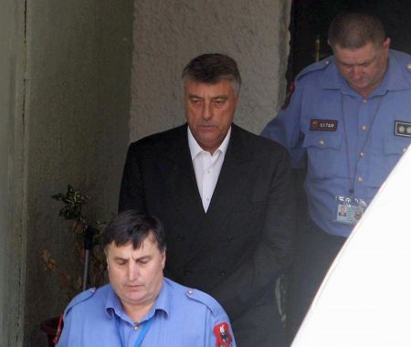 Εξελίξεις στην Αλβανία μετά την σύλληψη του κεντρικού τραπεζίτη