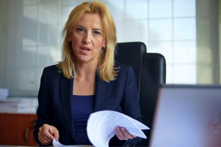 Ρένα Δούρου: Παγώνει διαγωνισμούς για προκηρύξεις έργων στον ΕΔΣΝΑ