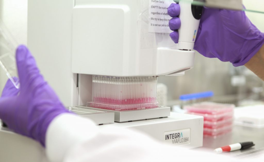 Χωρίς παρενέργειες η πρώτη δοκιμή εμβολίου κατά του Εμπολα