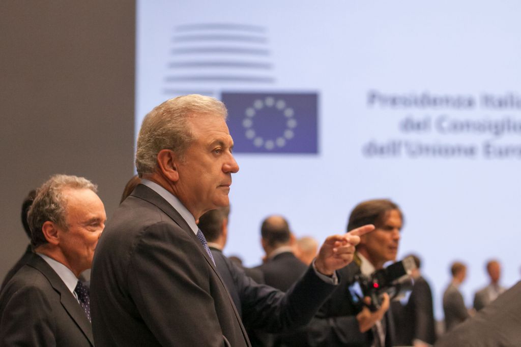 Επίτροπος Εσωτερικών Υποθέσεων-Μετανάστευσης Ο Δημ.Αβραμόπουλος