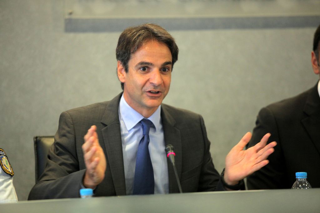 Μητσοτάκης: Πρέπει να φύγουν όσοι μπήκαν παράνομα στο Δημόσιο