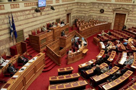 Εντονα φορτισμένο προοιωνίζεται το κλίμα στην ψηφοφορία για τον ΕΝΦΙΑ