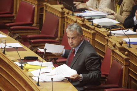 Πυρά από την αντιπολίτευση στη Βουλή για περικοπές στις διαγνωστικές εξετάσεις