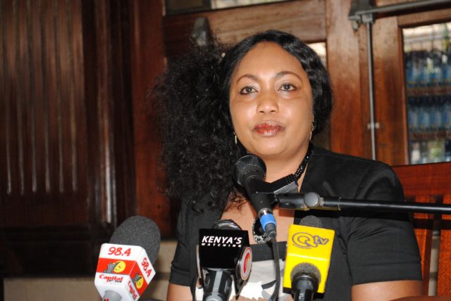 Τέρι Μουνγκάι: Αφησε τα γκισέ της τράπεζας και  μπήκε στα σαλόνια της ομορφιάς