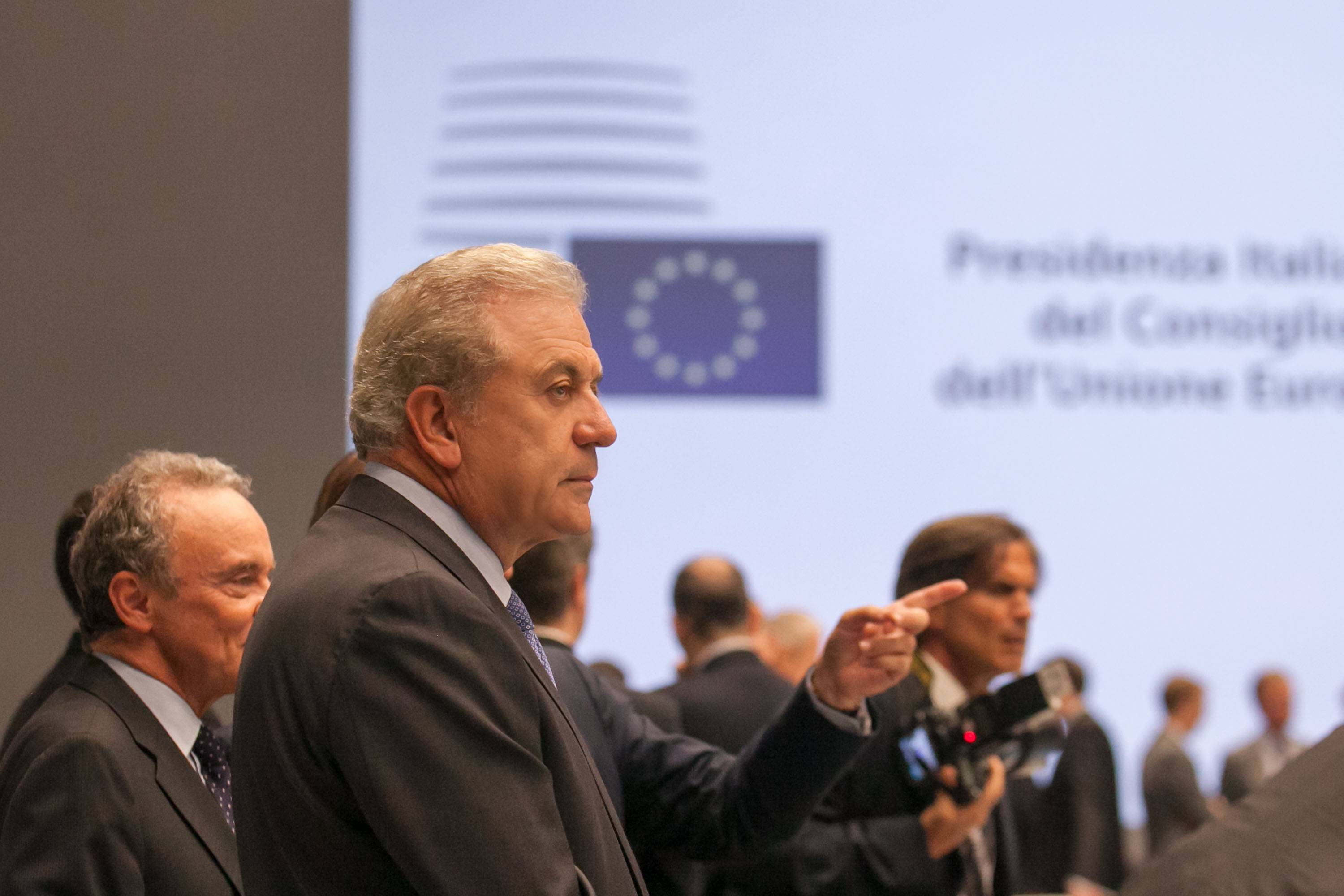 «Ζωντανά» η ακρόαση Αβραμόπουλου στην Ευρωβουλή