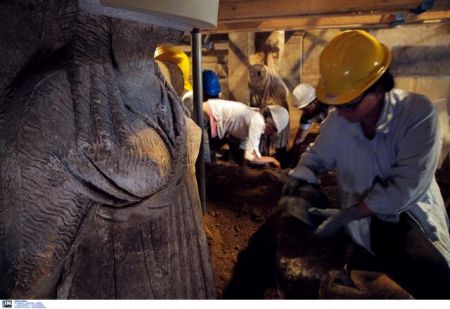 Αμφίπολη – Οδοιπορικό στη σκιά του τύμβου