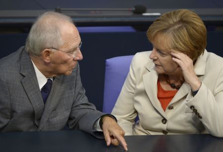 Βερολίνο: Η Μέρκελ «μάζεψε» τον Σόιμπλε