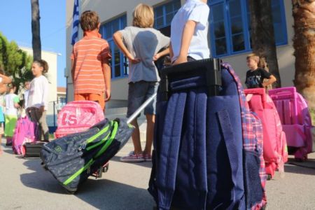 Εξασφαλίστηκαν κονδύλια για προσλήψεις άλλων 4.000 εκπαιδευτικών